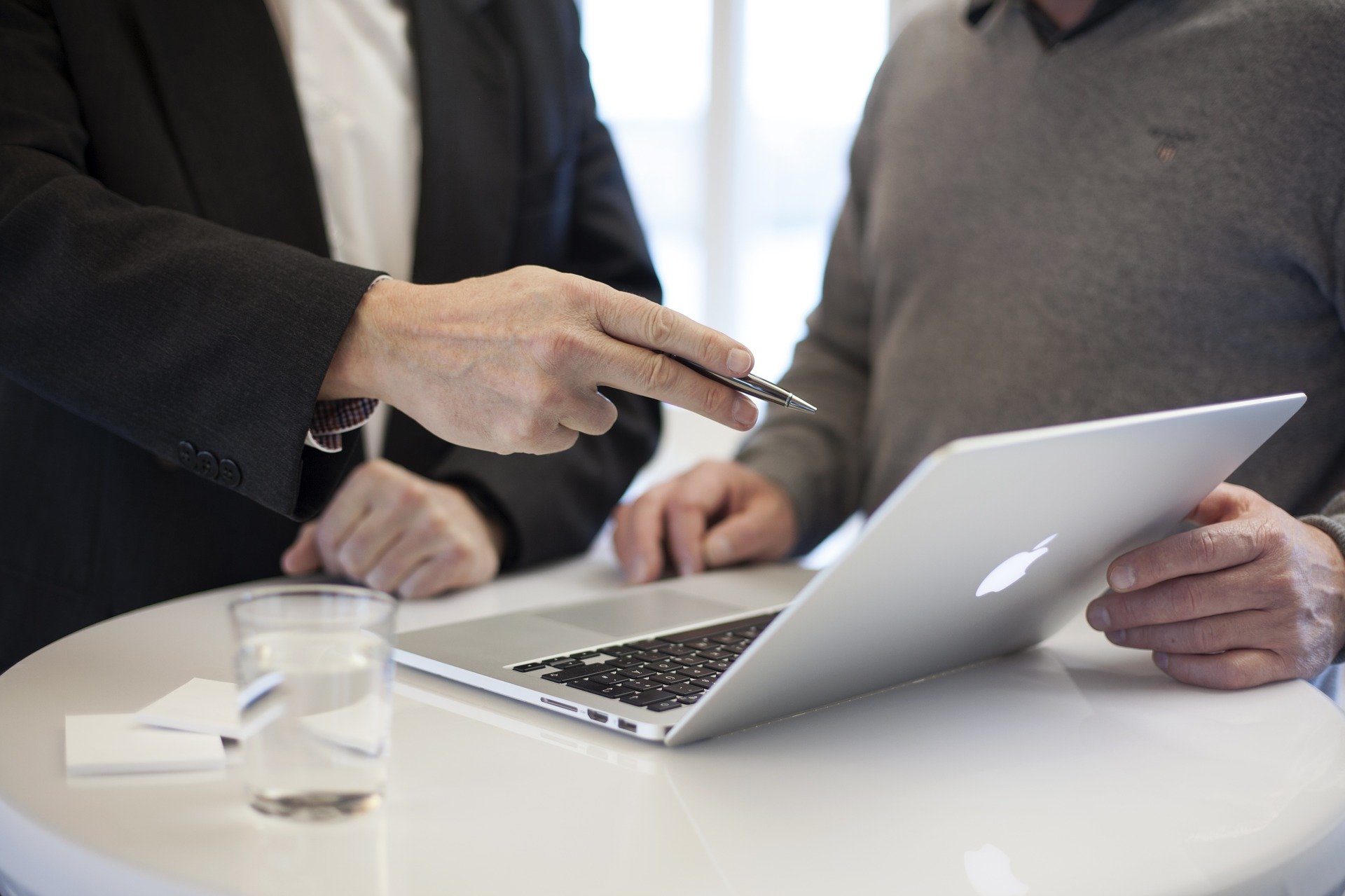 ¿Cómo vestir para una entrevista de trabajo? Hombres 2021