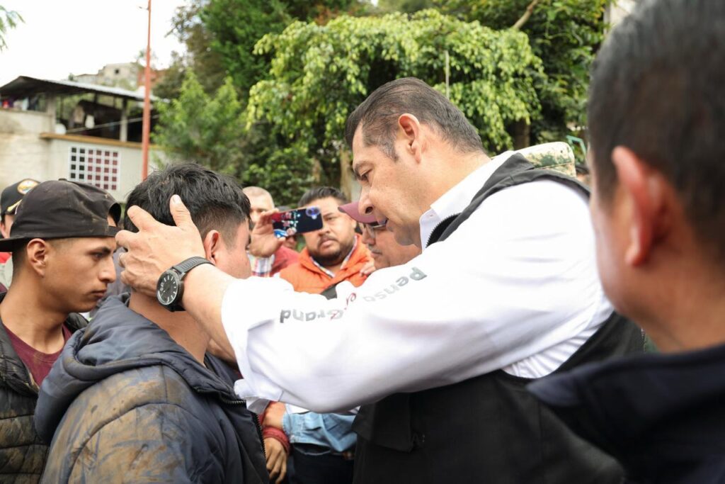 Gobernador Armenta responde de manera inmediata en zonas afectadas por lluvias y supervisa entrega de apoyos