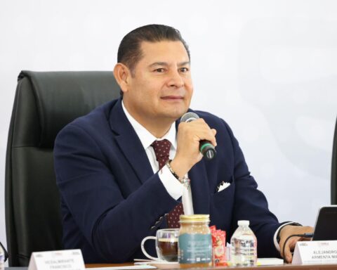 Protege gobierno estatal a familias poblanas con Campaña de Vacunación Invernal