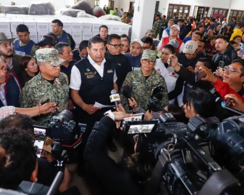 Fuerzas armadas, con sensibilidad y prontitud, atienden a la población afectada en la Sierra Norte