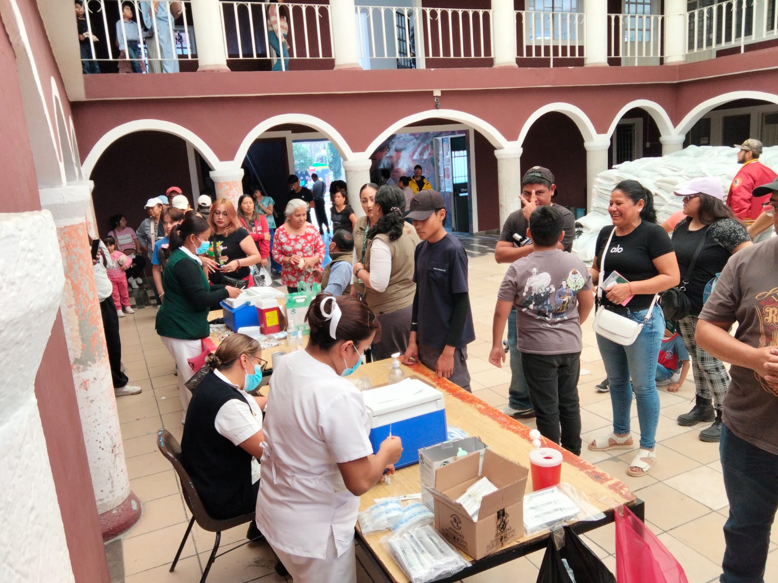 IMSS-BIENESTAR Y GOBIERNO ESTATAL MANTIENEN VACUNACIÓN EN MERCADOS Y PLAZAS