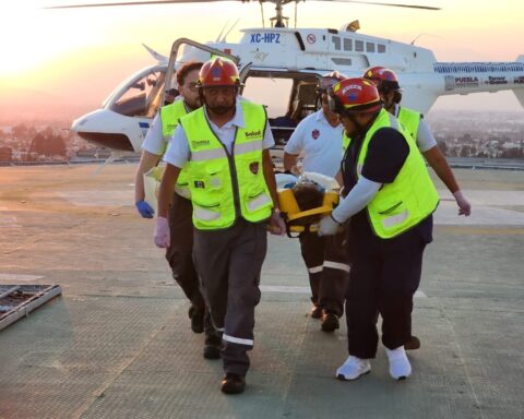 AMBULANCIA AÉREA PERMITE ASISTENCIA INMEDIATA A MUJER Y SU HIJO ACCIDENTADOS EN PANTEPEC