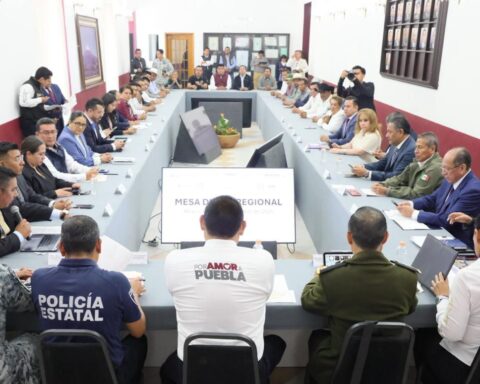 ENCABEZA GOBERNADOR ALEJANDRO ARMENTA MIER MESA DE PAZ EN MICRORREGIÓN 21