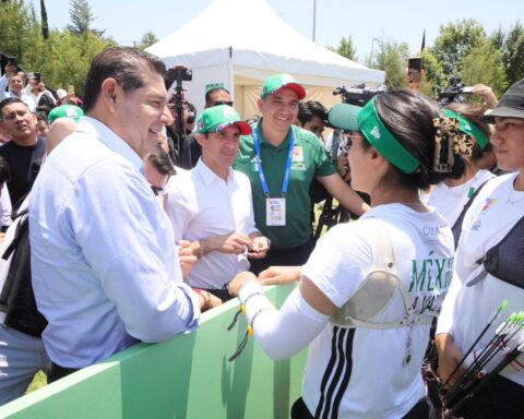 GOBERNADOR ARMENTA MIER Y ROMMEL PACHECO RECORREN MUNDIAL TIRO CON ARCO