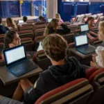 Suecia y el retorno a las aulas analógicas: ¿Evolución o retroceso?