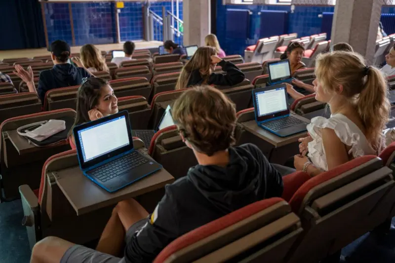 Suecia y el retorno a las aulas analógicas: ¿Evolución o retroceso?