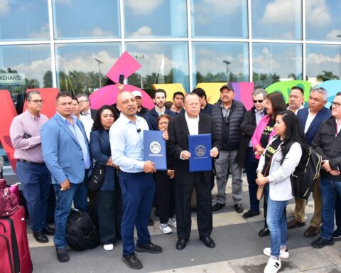 LLEGAN A PUEBLA LOS PRIMEROS PASAJEROS DEL VUELO DIRECTO DESDE NEWARK