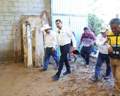 GOBIERNO ESTATAL DESPLIEGA MAQUINARIA Y APOYOS SOCIALES PARA ATENDER EMERGENCIA EN LA SIERRA NEGRA