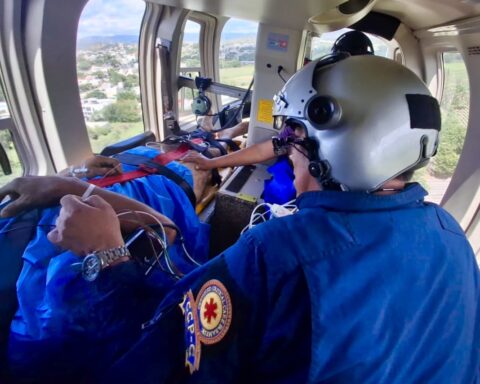CON TRASLADO MÉDICO AÉREO DE ACATLÁN A TEHUACÁN, GOBIERNO ESTATAL ASEGURA ATENCIÓN OPORTUNA